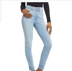 GOOD AMERICAN

Good Legs Slit Hem Skinny Jeans